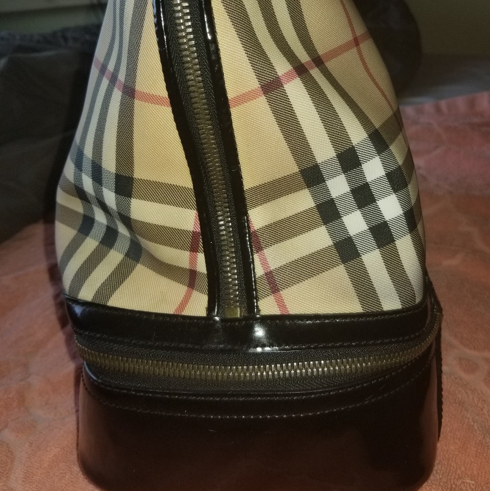 Authentic Burberry Bag - Picture 4 of 6